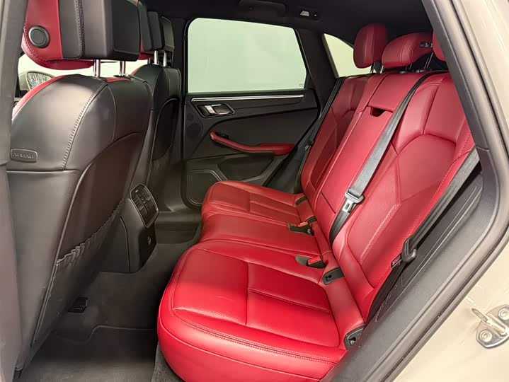 Фото 10 - Porsche Macan