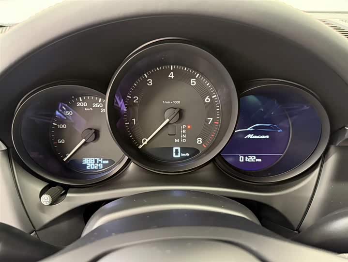 Фото 13 - Porsche Macan