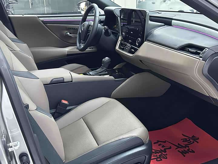 Фото 5 - Lexus ES