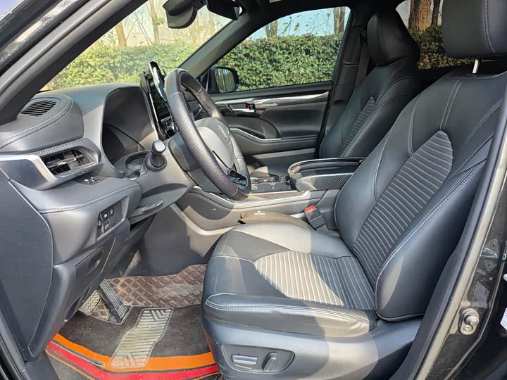 Фото 3 - Toyota Crown Kluger