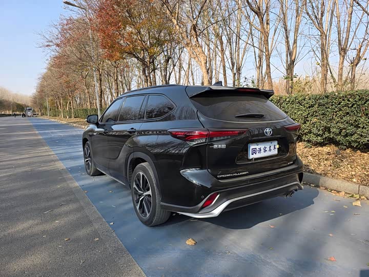 Фото 8 - Toyota Crown Kluger