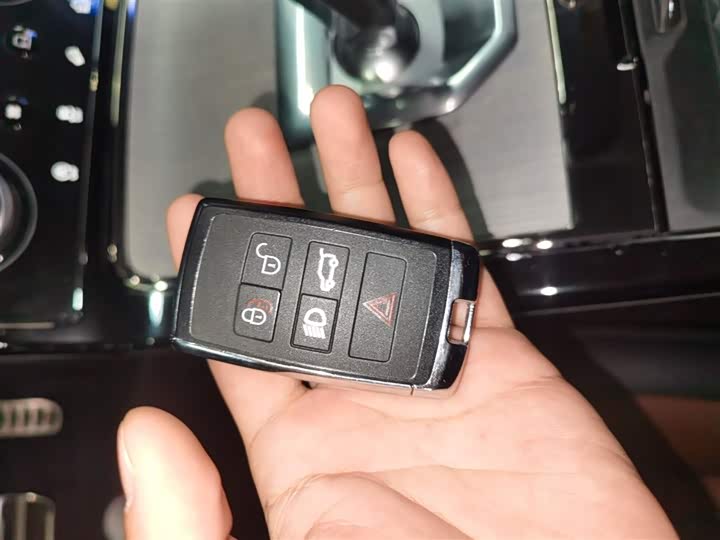 Фото 9 - Land Rover Range Rover Evoque L