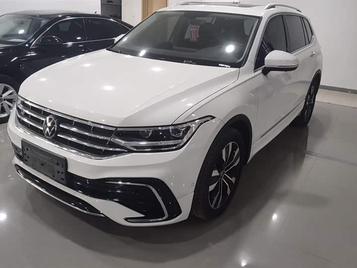 Фото 1 - Volkswagen Tiguan L Pro