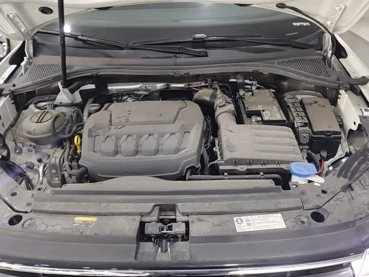 Фото 10 - Volkswagen Tiguan L Pro