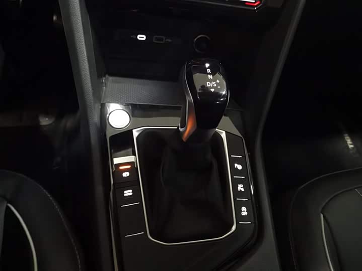 Фото 16 - Volkswagen Tiguan L Pro