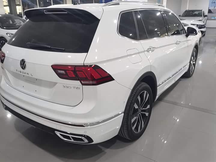 Фото 3 - Volkswagen Tiguan L Pro