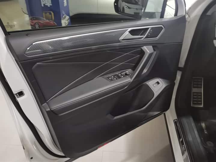 Фото 7 - Volkswagen Tiguan L Pro