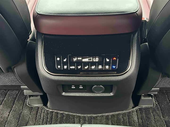 Фото 11 - Infiniti QX80