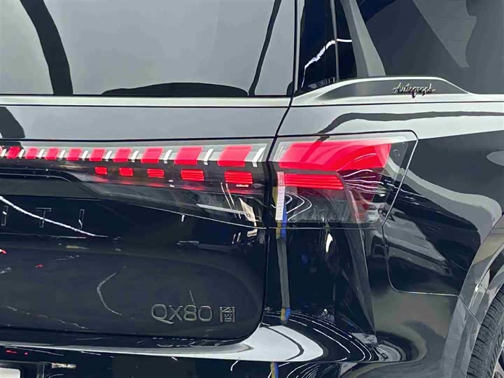 Фото 20 - Infiniti QX80