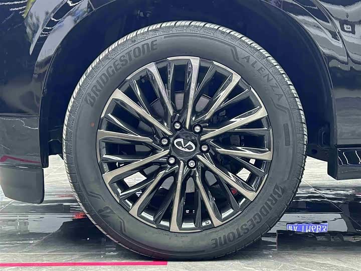 Фото 4 - Infiniti QX80