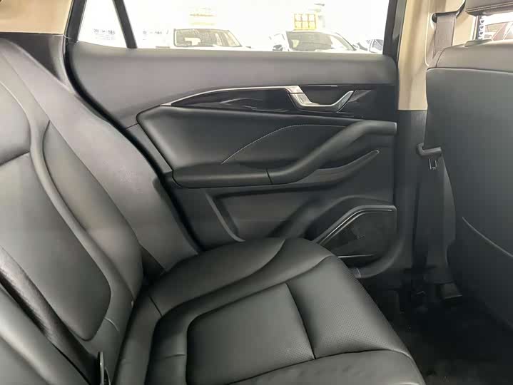 Фото 11 - Bestune B70