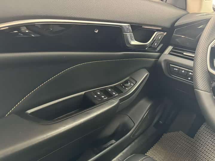 Фото 12 - Bestune B70