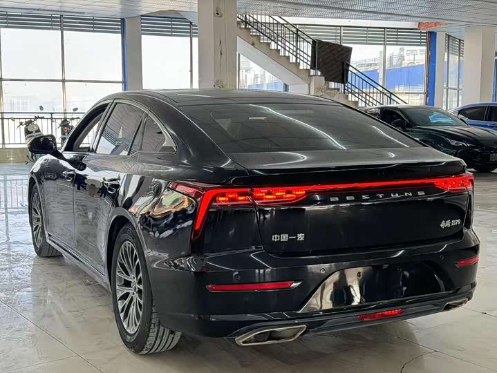 Фото 18 - Bestune B70