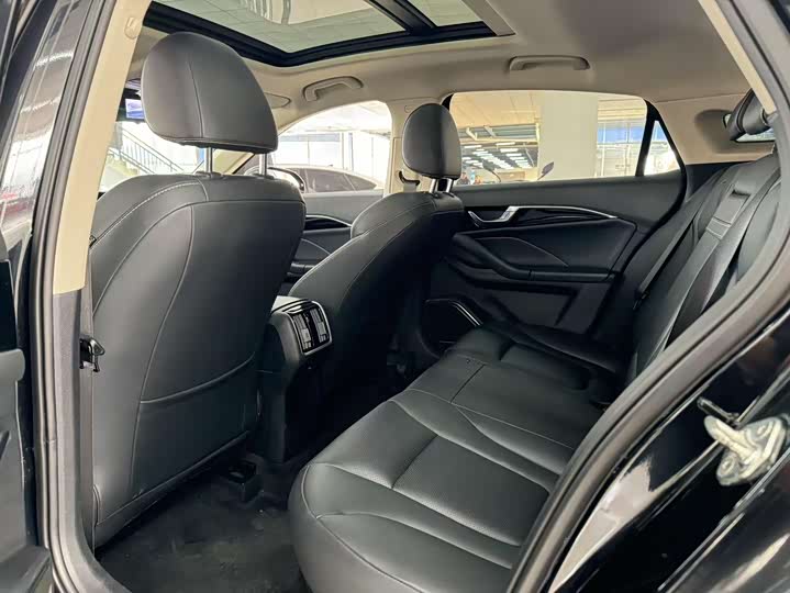 Фото 8 - Bestune B70