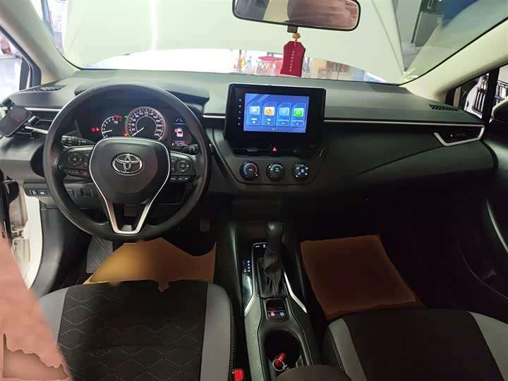 Фото 10 - Toyota Corolla