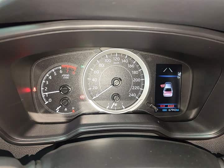 Фото 12 - Toyota Corolla