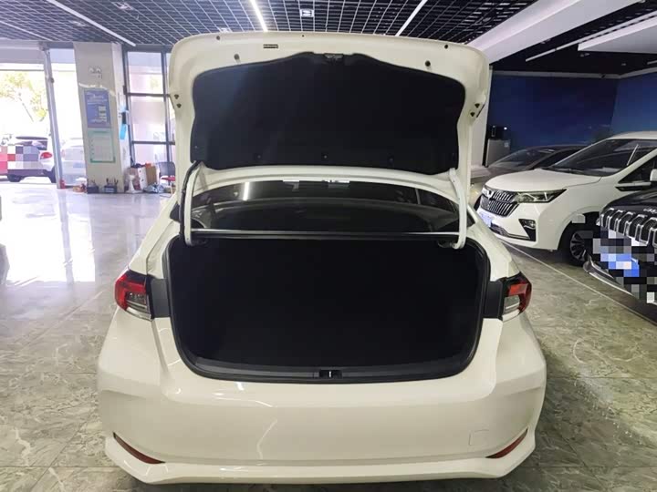 Фото 19 - Toyota Corolla