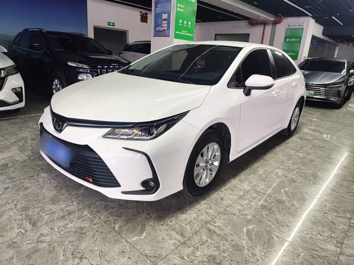 Фото 2 - Toyota Corolla