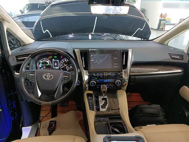 Фото 10 - Toyota Vellfire