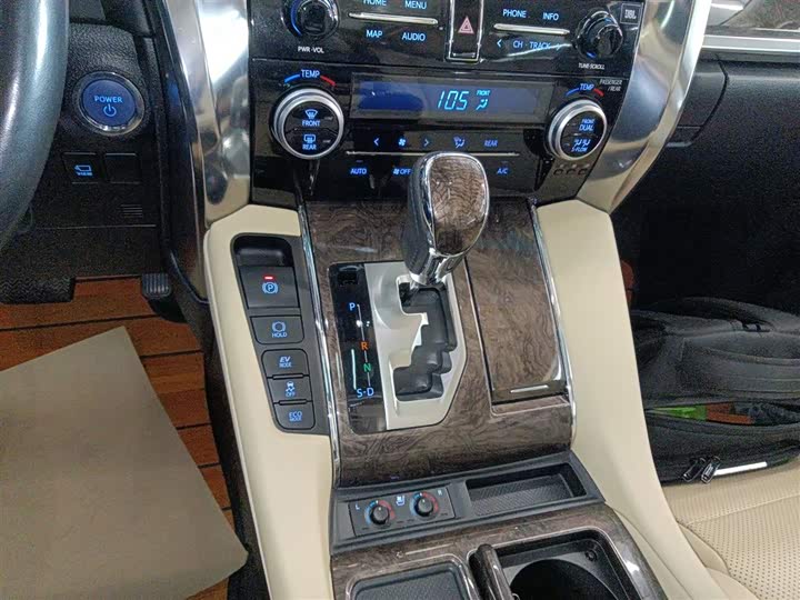 Фото 14 - Toyota Vellfire