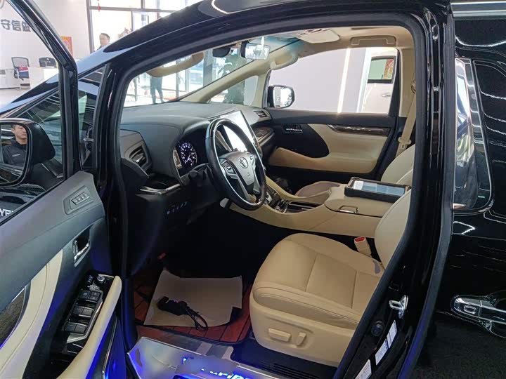 Фото 15 - Toyota Vellfire