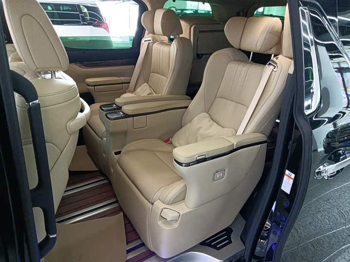 Фото 17 - Toyota Vellfire