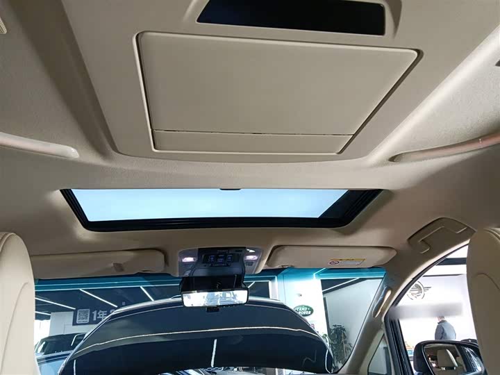 Фото 18 - Toyota Vellfire