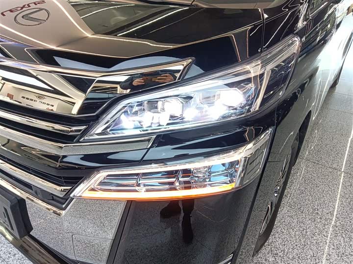 Фото 24 - Toyota Vellfire