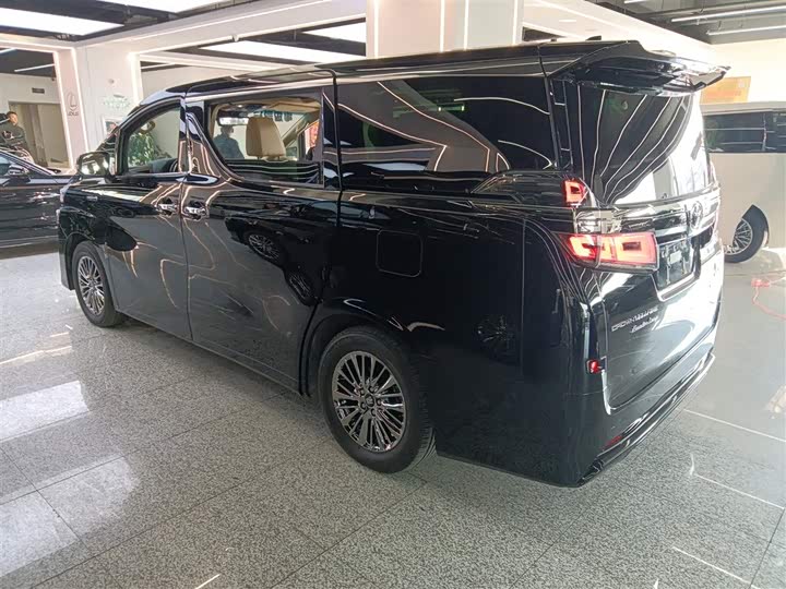 Фото 5 - Toyota Vellfire