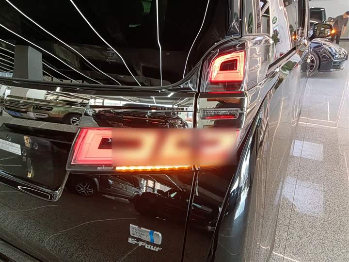 Фото 8 - Toyota Vellfire