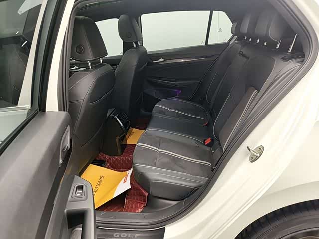 Фото 13 - Volkswagen Golf