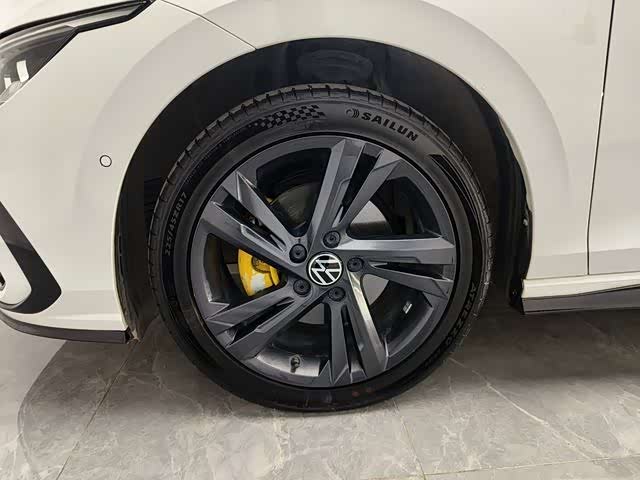 Фото 14 - Volkswagen Golf