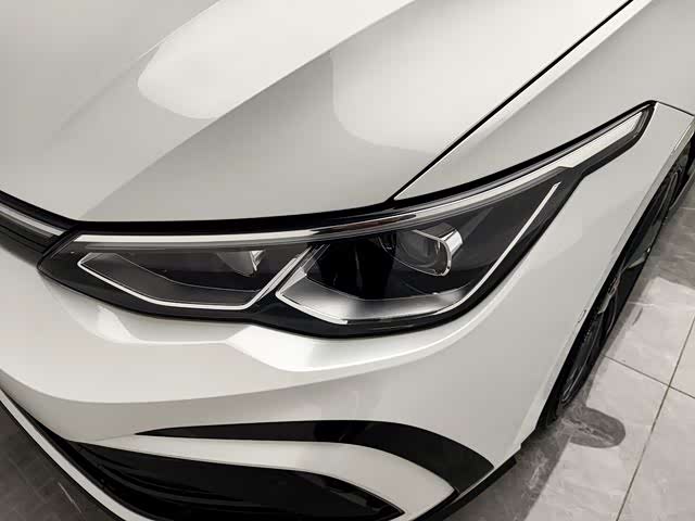 Фото 16 - Volkswagen Golf