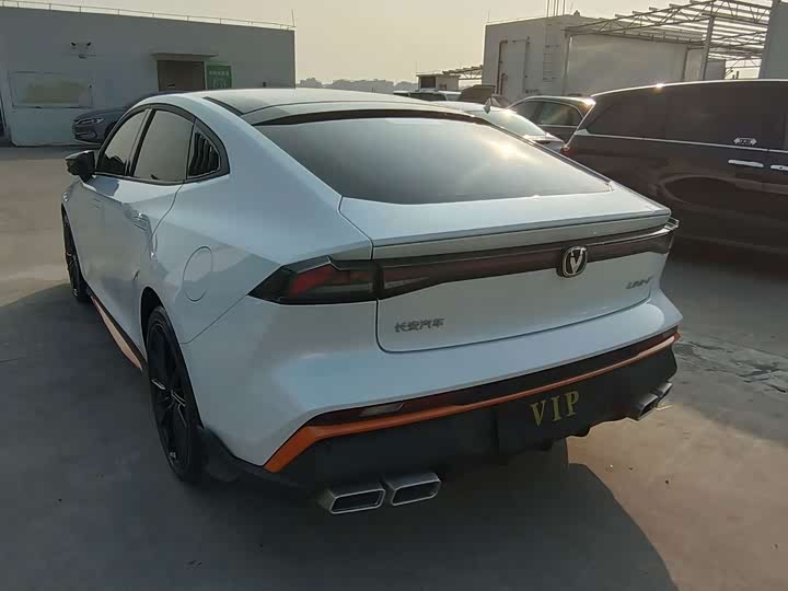 Фото 10 - Changan UNI-V