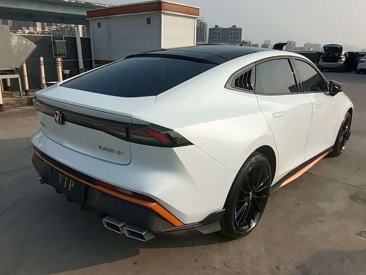 Фото 12 - Changan UNI-V