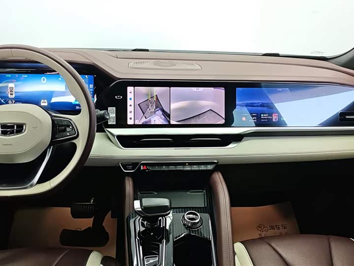 Фото 13 - Geely Monjaro