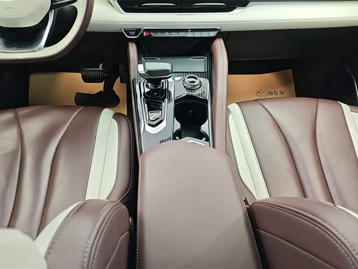 Фото 16 - Geely Monjaro