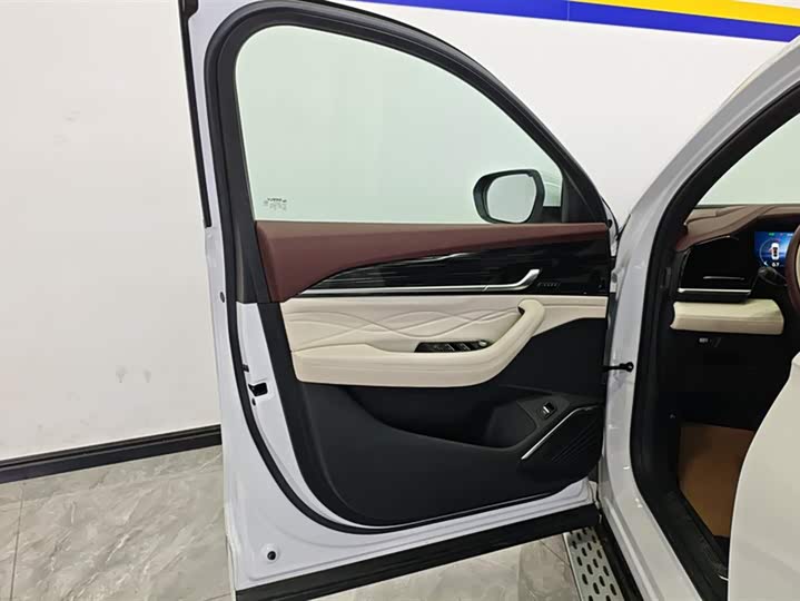 Фото 7 - Geely Monjaro