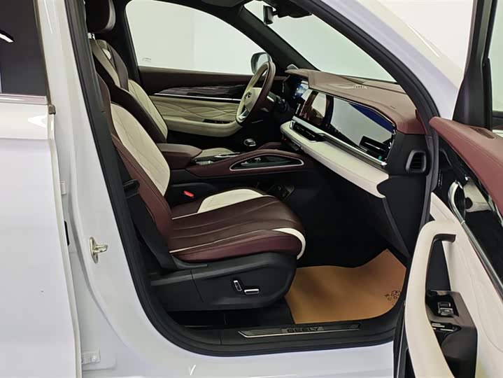 Фото 8 - Geely Monjaro