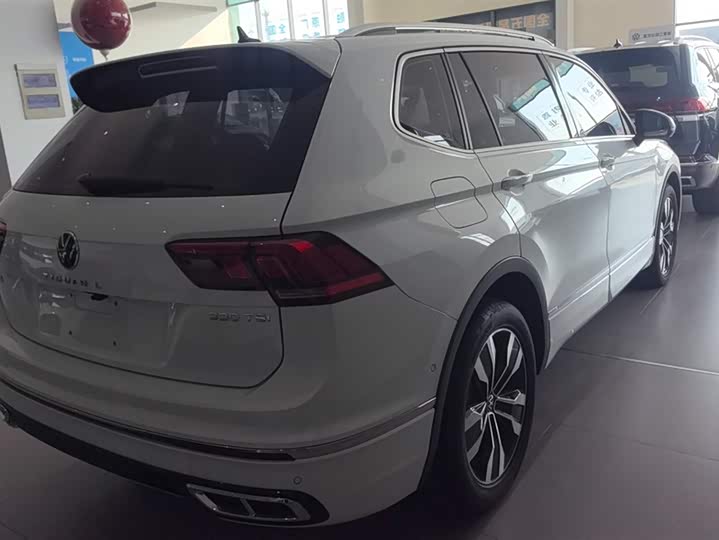 Фото 3 - Volkswagen Tiguan L Pro