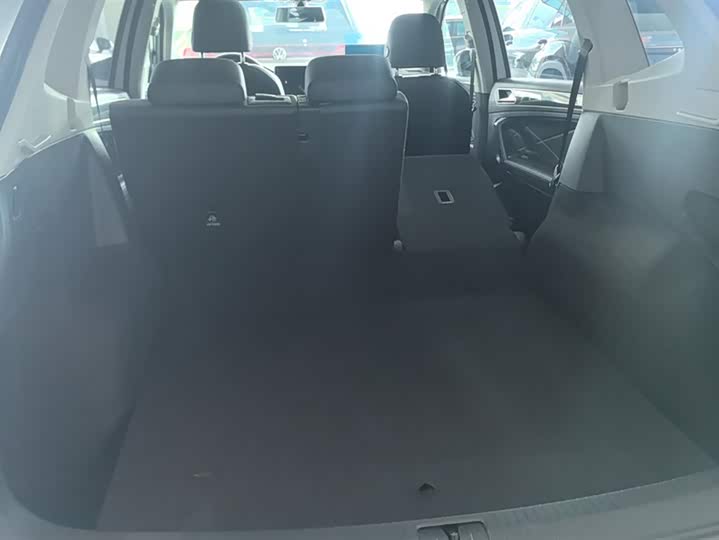 Фото 4 - Volkswagen Tiguan L Pro