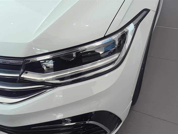 Фото 5 - Volkswagen Tiguan L Pro