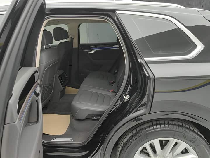 Фото 11 - Volkswagen Touareg