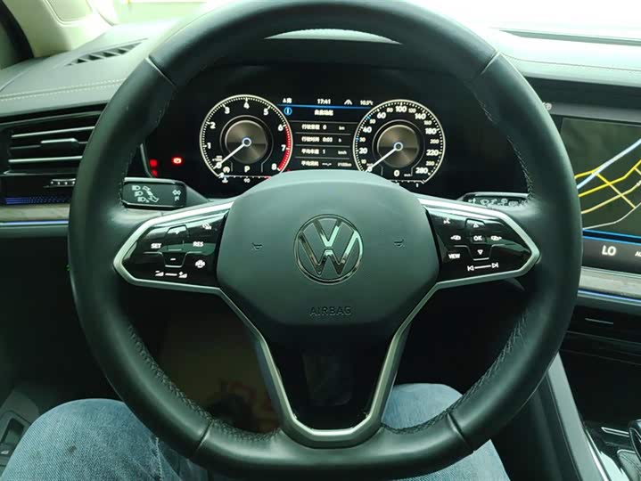 Фото 15 - Volkswagen Touareg