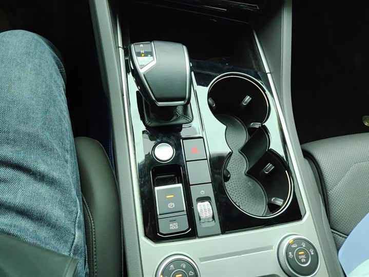 Фото 16 - Volkswagen Touareg