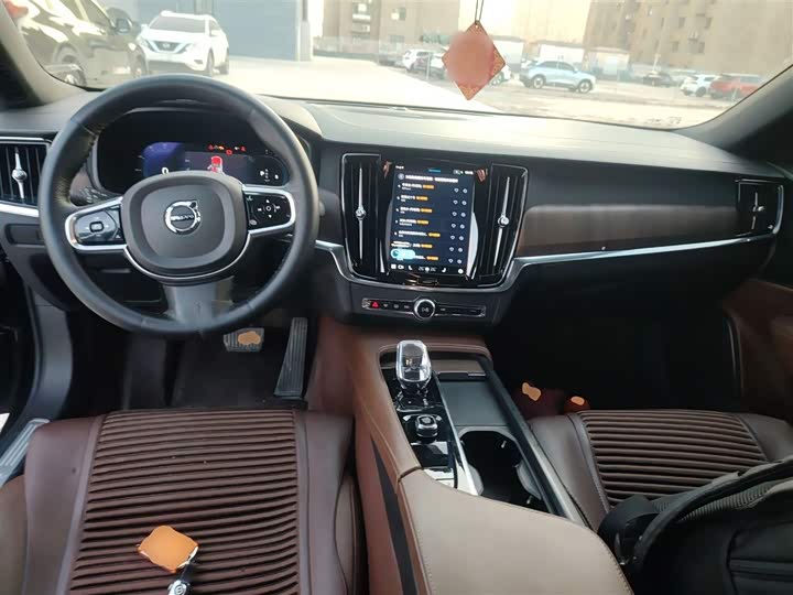 Фото 10 - Volvo S90