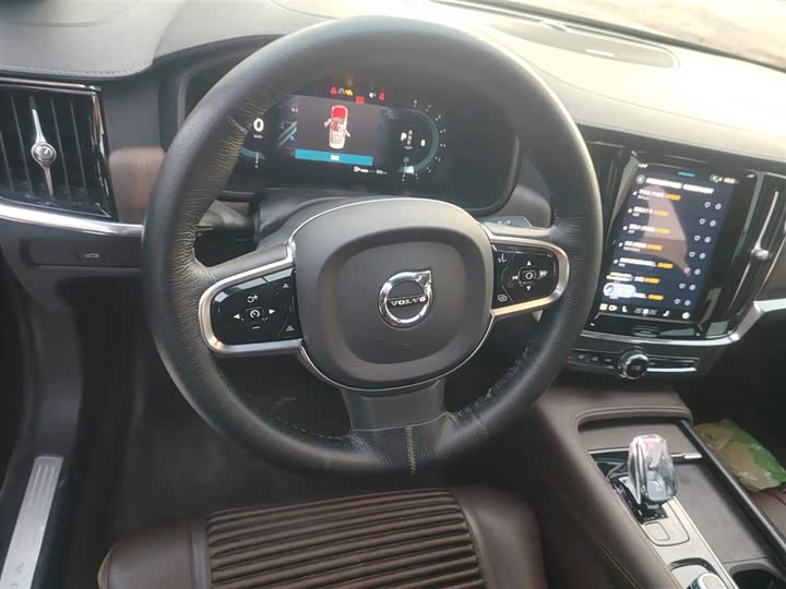 Фото 11 - Volvo S90