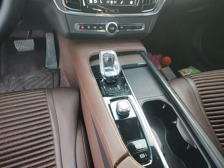 Фото 14 - Volvo S90