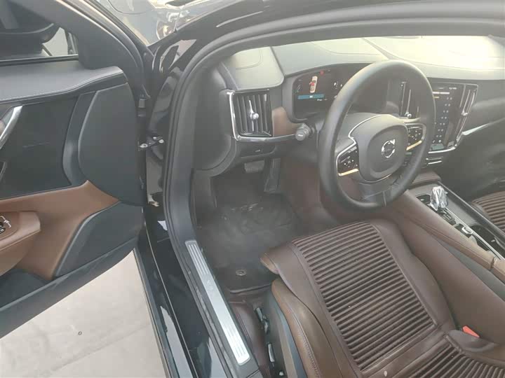 Фото 16 - Volvo S90