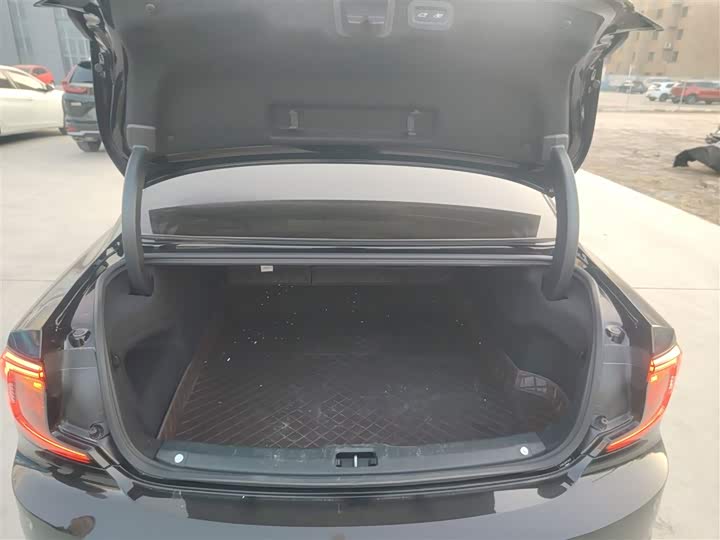 Фото 19 - Volvo S90